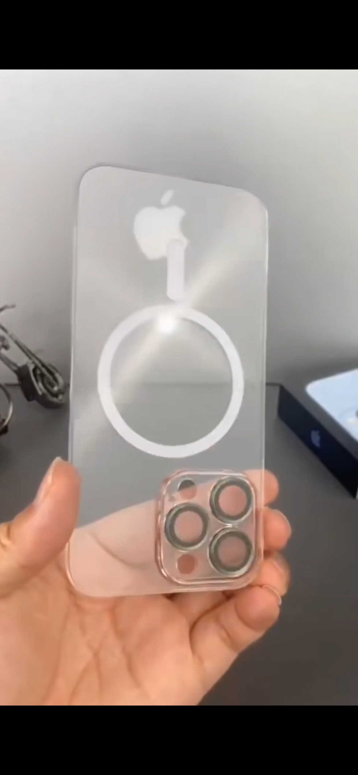 Étui Métallique dos transparent